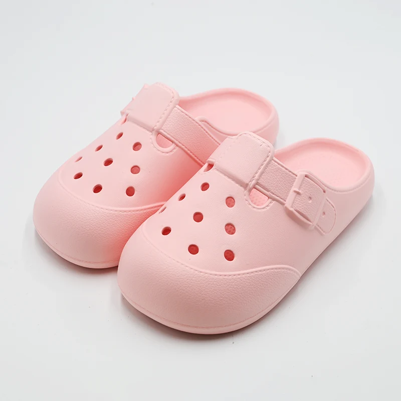 Flip flops proti diapozitivom: izbira prave poletne obutve